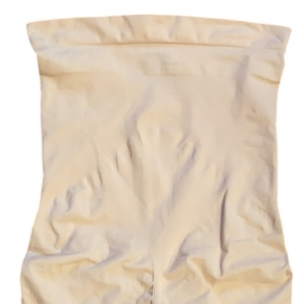 NWOT SPANX Higher Power Short - Picture 10 of 15